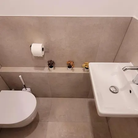 Luxury In Localtion דירה
